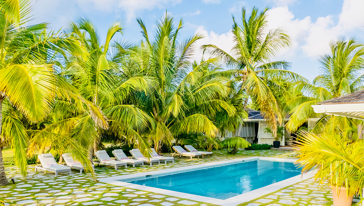 luxury villa rental Bahamas pool