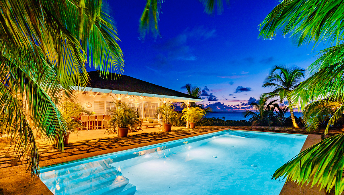 airbnb Bahamas luxury villa rental vacations by the sea